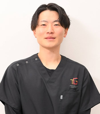 スタッフの顔写真